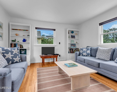 312 Salem Avenue - Photo Thumbnail 9