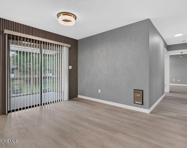 27 Meadow Green Circle - Photo Thumbnail 4