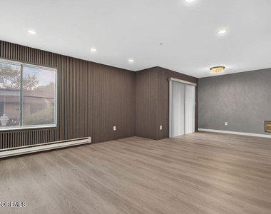 27 Meadow Green Circle - Photo Thumbnail 5