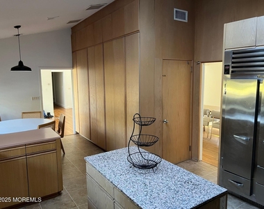 270 Jerome Avenue - Photo Thumbnail 3