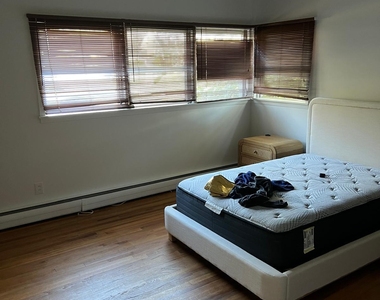 270 Jerome Avenue - Photo Thumbnail 11