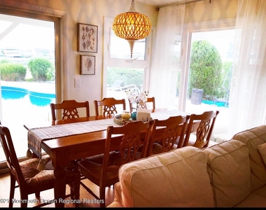 362 Venice Drive - Photo Thumbnail 4
