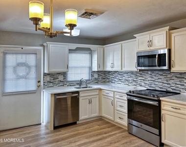 801d Balmoral Court - Photo Thumbnail 12