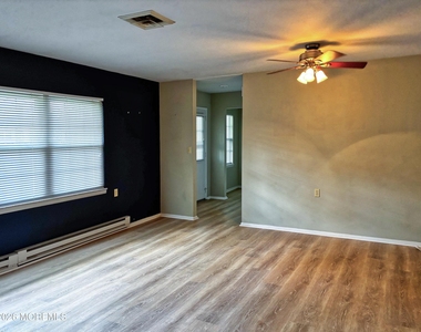 801d Balmoral Court - Photo Thumbnail 6