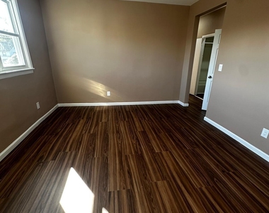 214 Main Street - Photo Thumbnail 4