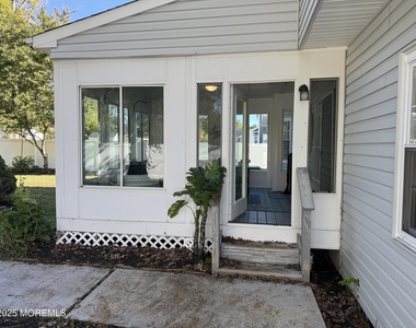 90 Atlantis Avenue - Photo Thumbnail 3