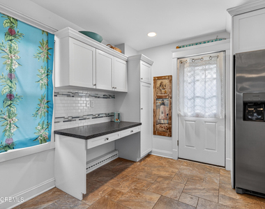 211 Lareine Avenue - Photo Thumbnail 16