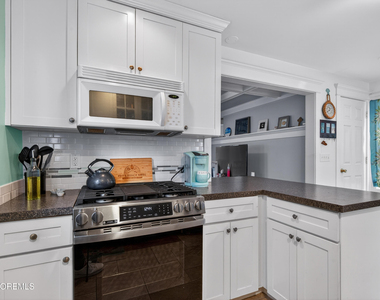 211 Lareine Avenue - Photo Thumbnail 14