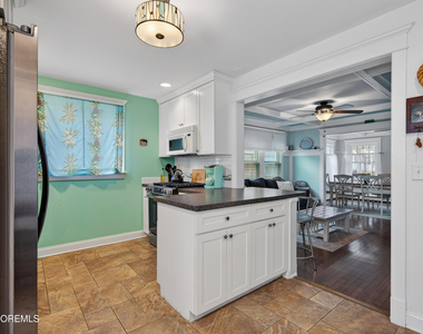 211 Lareine Avenue - Photo Thumbnail 11