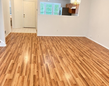 11 Lexington Court - Photo Thumbnail 4