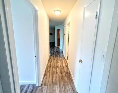 55 Amberly Drive - Photo Thumbnail 6