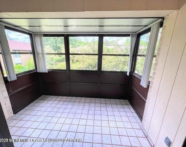 55 Amberly Drive - Photo Thumbnail 16