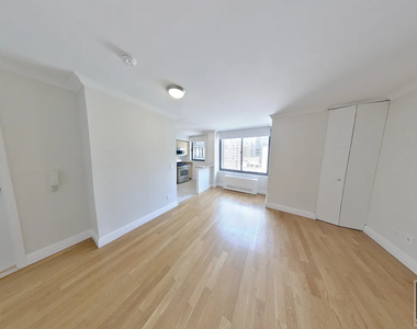 West 48 Street - Photo Thumbnail 1