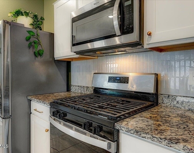 19254 W Pierson Street - Photo Thumbnail 12