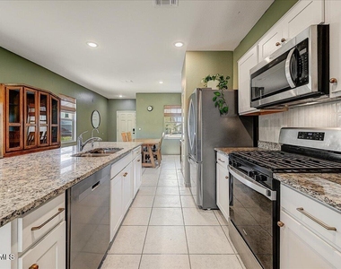 19254 W Pierson Street - Photo Thumbnail 11