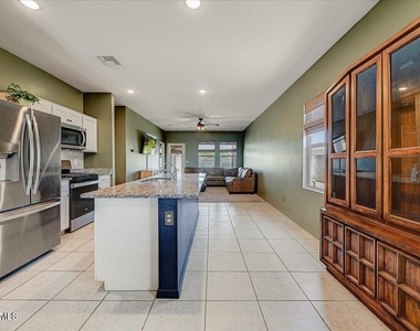 19254 W Pierson Street - Photo Thumbnail 10