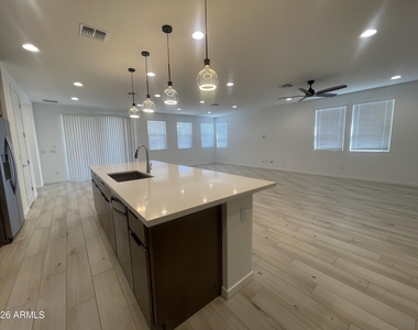 21292 E Macaw Drive - Photo Thumbnail 6