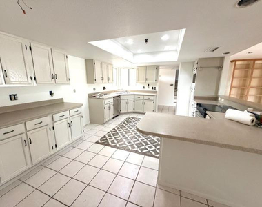 1840 S Las Palmas Circle - Photo Thumbnail 9