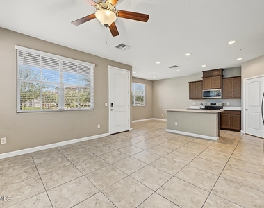 1255 N Arizona Avenue - Photo Thumbnail 5