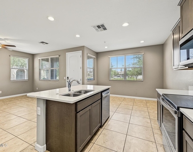 1255 N Arizona Avenue - Photo Thumbnail 7