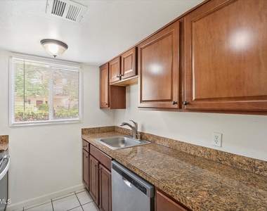 4804 N 73rd Street - Photo Thumbnail 6