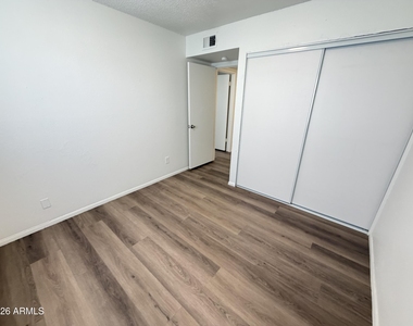2518 N 58th Drive - Photo Thumbnail 13