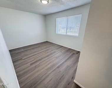 2518 N 58th Drive - Photo Thumbnail 14