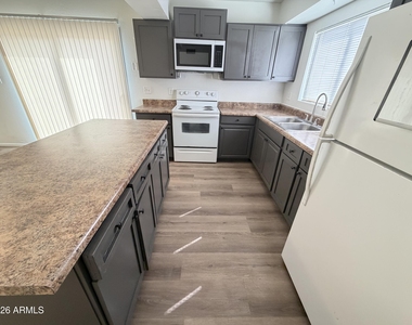 2518 N 58th Drive - Photo Thumbnail 4