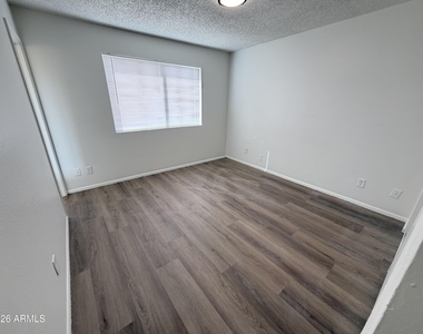 2518 N 58th Drive - Photo Thumbnail 8