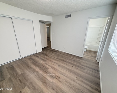 2518 N 58th Drive - Photo Thumbnail 10