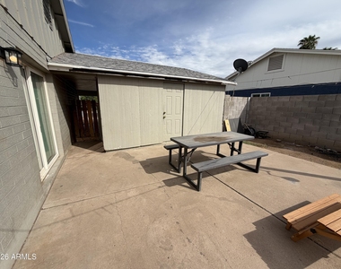 2518 N 58th Drive - Photo Thumbnail 16