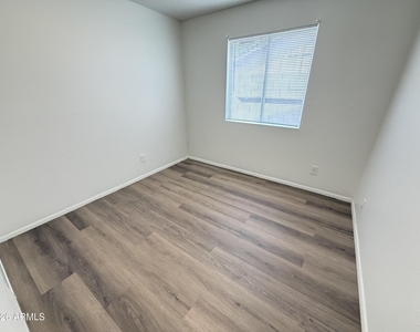 2518 N 58th Drive - Photo Thumbnail 12