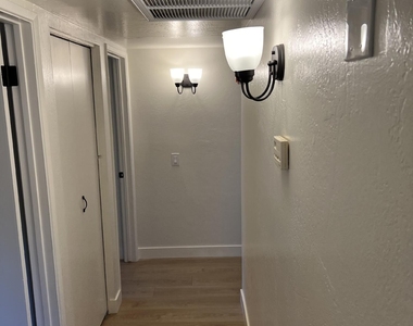 10 W Concorda Drive - Photo Thumbnail 4