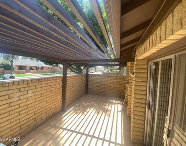32 W Loma Vista Drive - Photo Thumbnail 3
