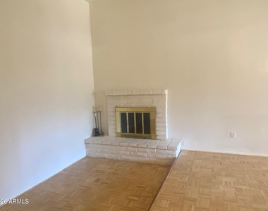 32 W Loma Vista Drive - Photo Thumbnail 5