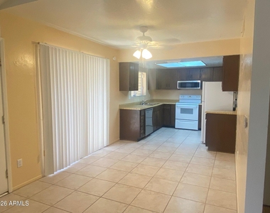 32 W Loma Vista Drive - Photo Thumbnail 8