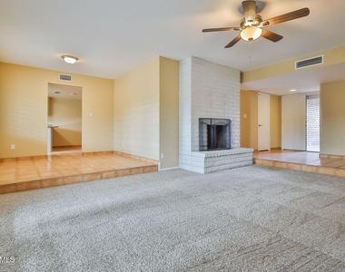 1209 W Palo Verde Drive - Photo Thumbnail 4