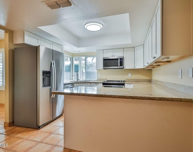 1209 W Palo Verde Drive - Photo Thumbnail 6