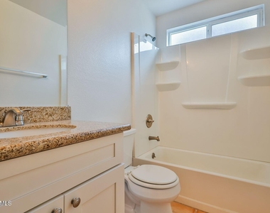 1209 W Palo Verde Drive - Photo Thumbnail 13