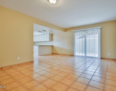 1209 W Palo Verde Drive - Photo Thumbnail 5