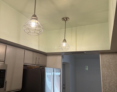 3207 W Loma Lane - Photo Thumbnail 28