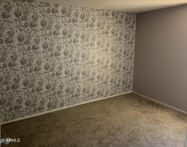 3207 W Loma Lane - Photo Thumbnail 10