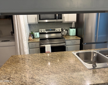 3207 W Loma Lane - Photo Thumbnail 32