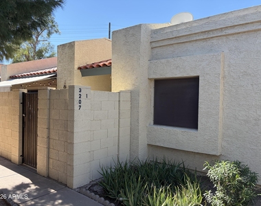 3207 W Loma Lane - Photo Thumbnail 1