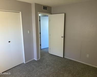 3207 W Loma Lane - Photo Thumbnail 12