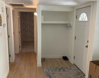 3207 W Loma Lane - Photo Thumbnail 16