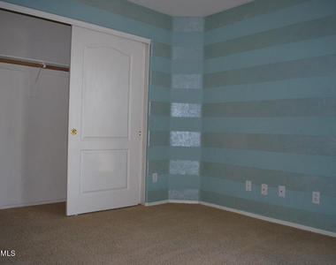 15664 W Saguaro Lane - Photo Thumbnail 6
