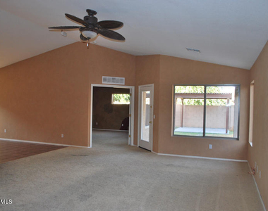 15664 W Saguaro Lane - Photo Thumbnail 5