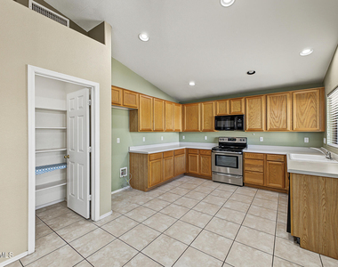 2742 S Camellia Court - Photo Thumbnail 8