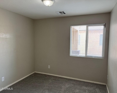 1572 S 220th Lane - Photo Thumbnail 11